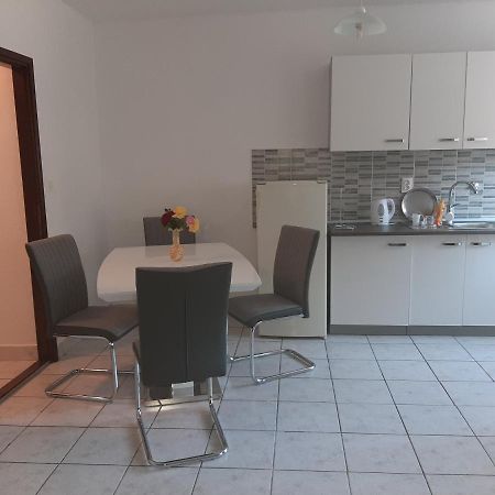 Apartman Curcic Knin Bagian luar foto