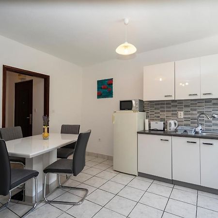 Apartman Curcic Knin Bagian luar foto