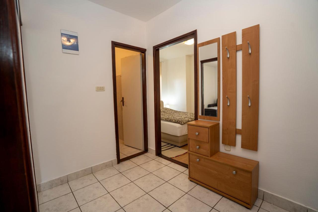 Apartman Curcic Knin Bagian luar foto