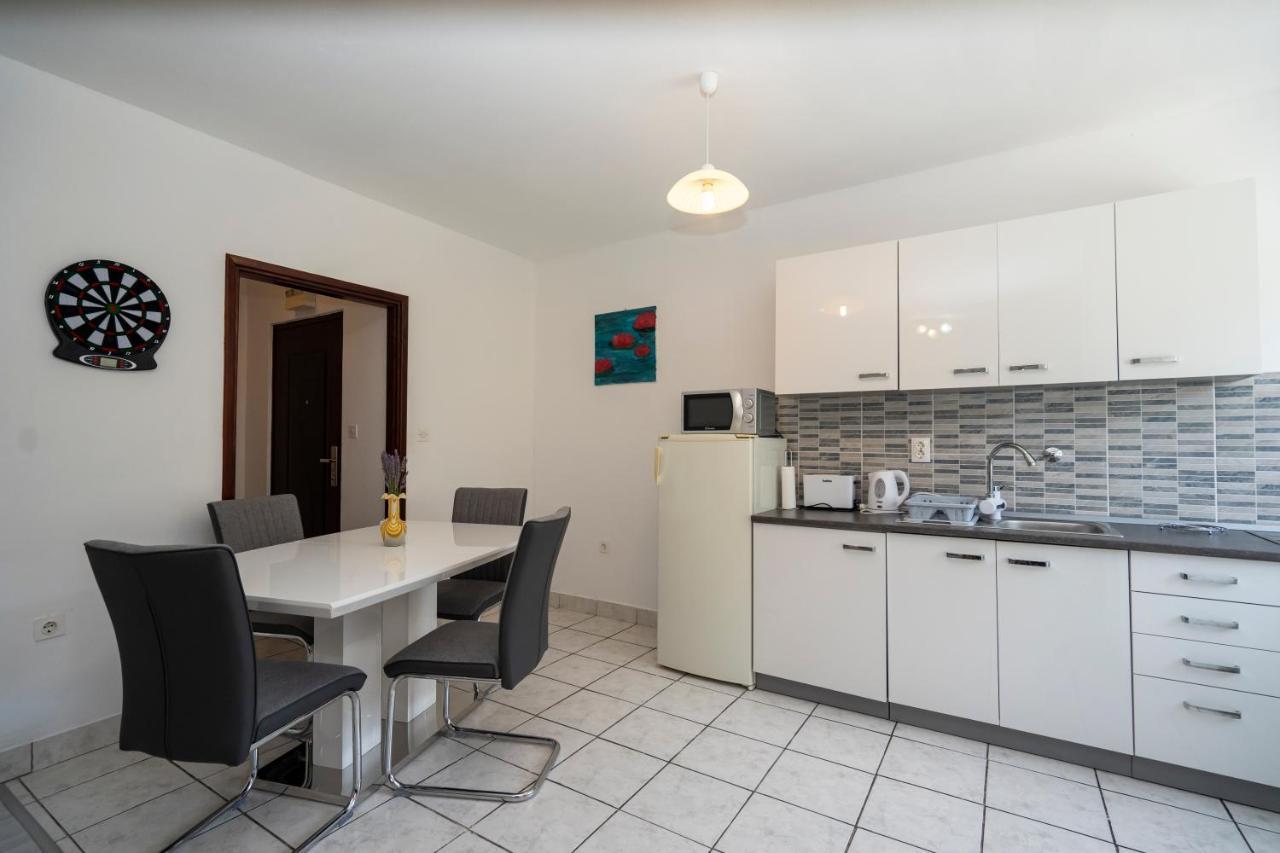 Apartman Curcic Knin Bagian luar foto