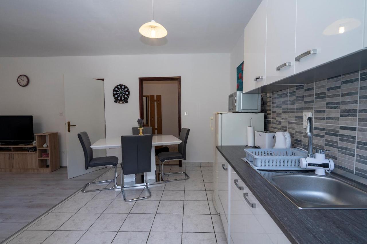 Apartman Curcic Knin Bagian luar foto
