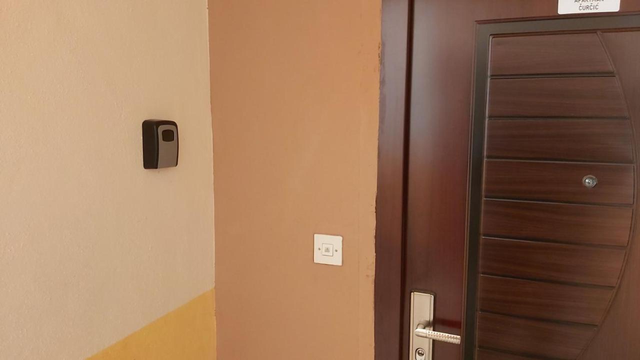 Apartman Curcic Knin Bagian luar foto